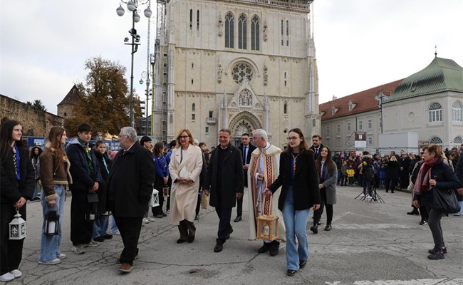 Betlehemsko svjetlo uneseno u Bogoslužni prostor bl. Alojzija Stepinca